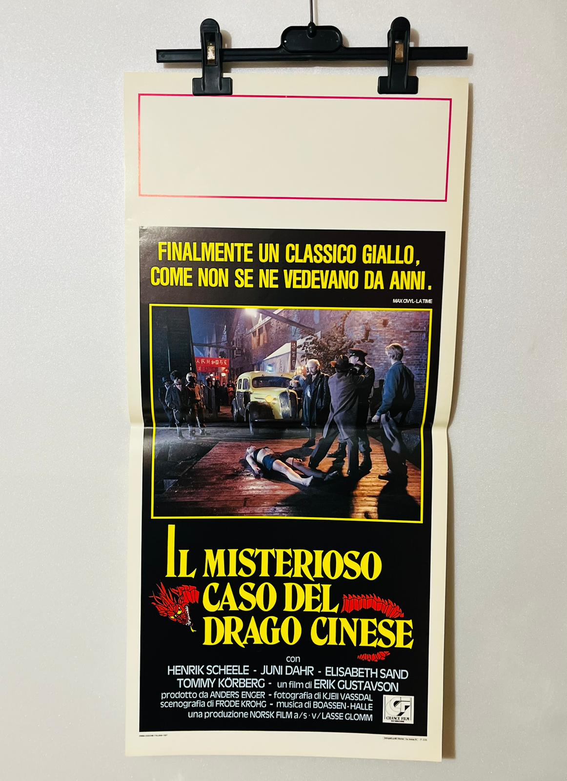 locandina cinema ''il misterioso caso del drago cinese'' 33x70 E23